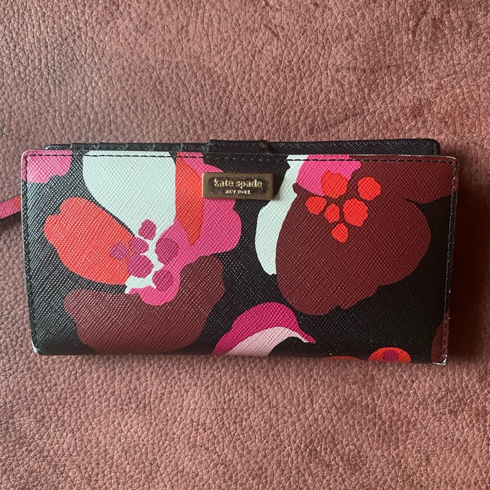 Kate Spade ♠️ wallet!!